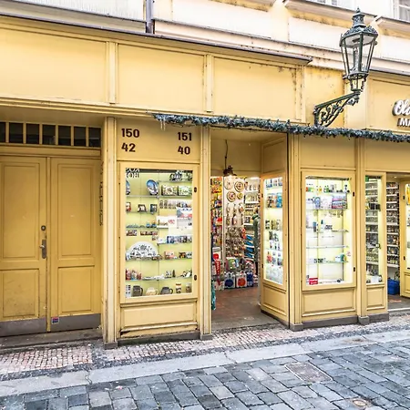 Charles In Old Town Praga