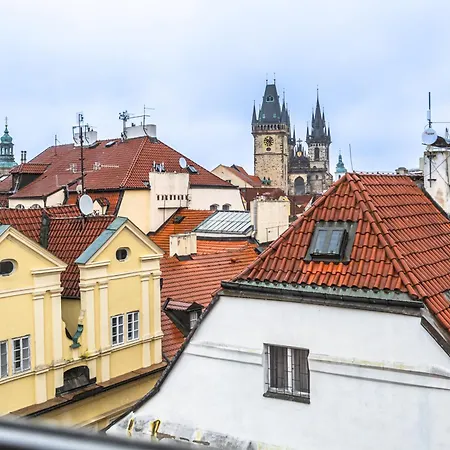 Charles In Old Town Praga