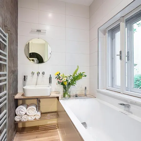 Holeckova 4* Prague