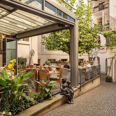 Iron Gate & By Bhg Prag