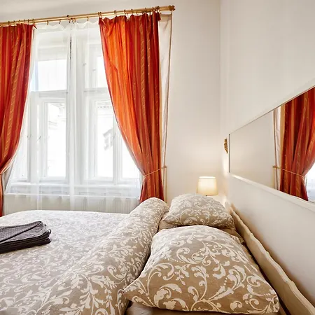Old Town & Parking Assistance Homestay szállás Prága