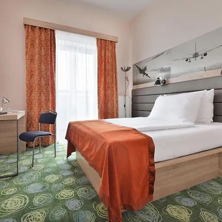 Hotell Ramada Airport 4*