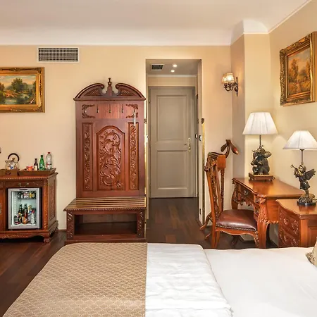 Hotel Iron Gate & By Bhg