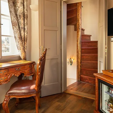 Iron Gate & By Bhg 5*
