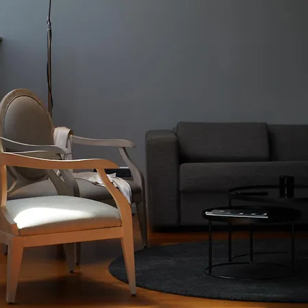 987 Design 4* Praga