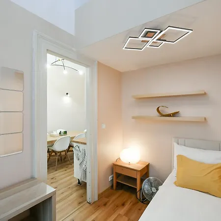 Stunning Charles Bridge Apartment Apartment Prague