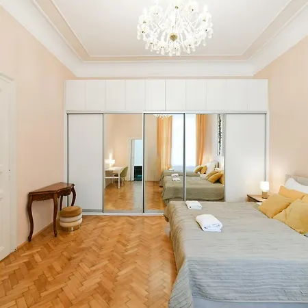 Stunning Charles Bridge Apartment Apartment *
