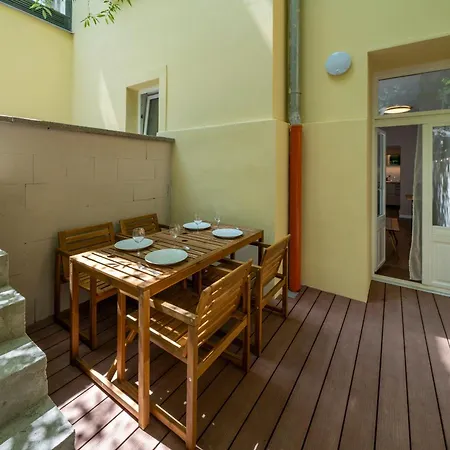 Aparthotel Zborovska *