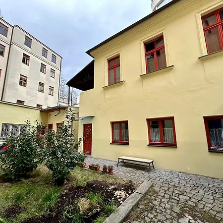 Party House - Ve Smeckach 18, Center!! * Praga