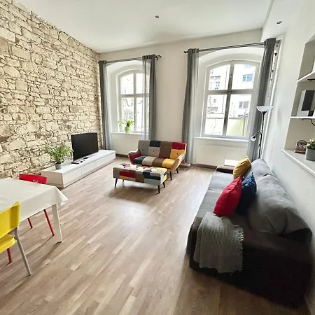 Party House - Ve Smeckach 18, Center!! Praga