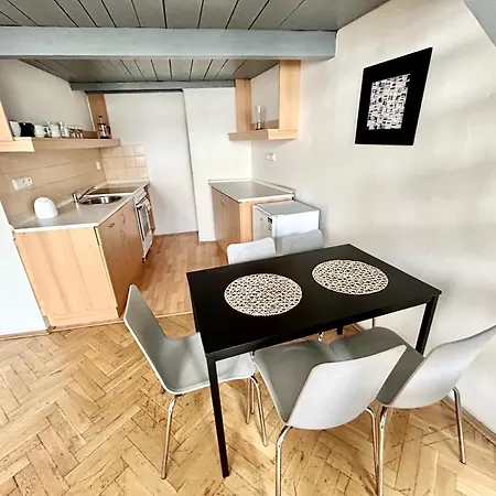 Apartamento Party House - Ve Smeckach 18, Center!! Praga