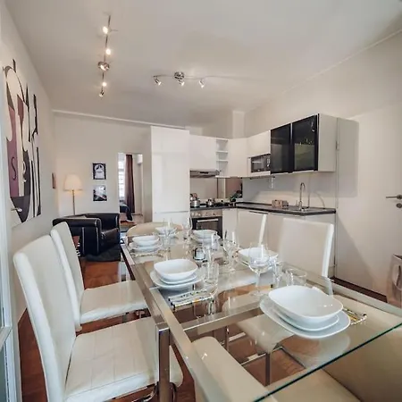 아파트 Downtown 2bd Riverside Near Dancing House *
