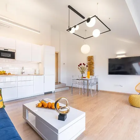Karlova Old Town Apartment