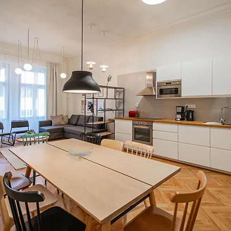Daire 3bdr Main Square Spacious Designed Prag