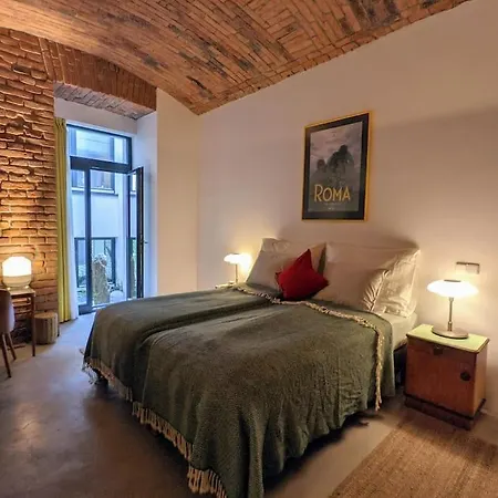 Apartment Romantic And Atypical In Prague's Montmartre