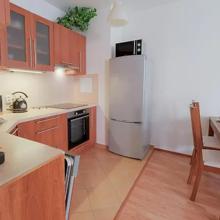 Apartment U Metra, 4 Hoste, Parking Free, Blizko O2 Arena Prag