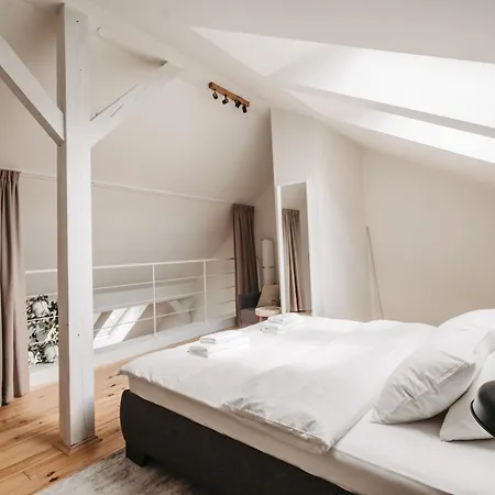 Apartment Modern Sunlit Loft With A/c In Prime Location