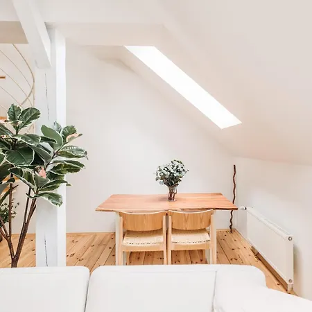 Apartment Modern Sunlit Loft With A/c In Prime Location *