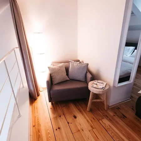 Modern Sunlit Loft With A/c In Prime Location Apartment *