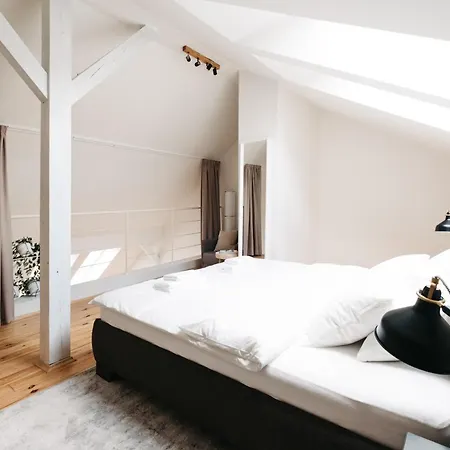 Modern Sunlit Loft With A/c In Prime Location Apartment *