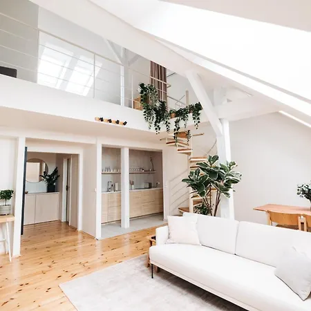 Apartment Modern Sunlit Loft With A/c In Prime Location *