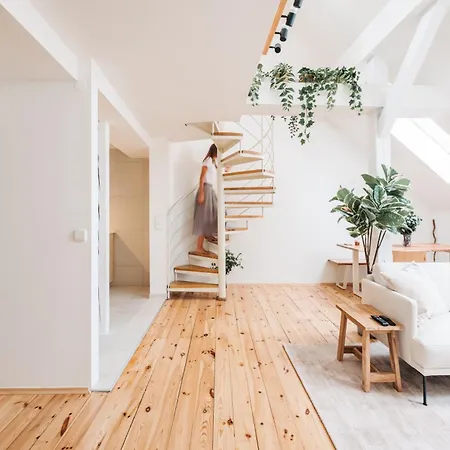 Modern Sunlit Loft With A/c In Prime Location Prague