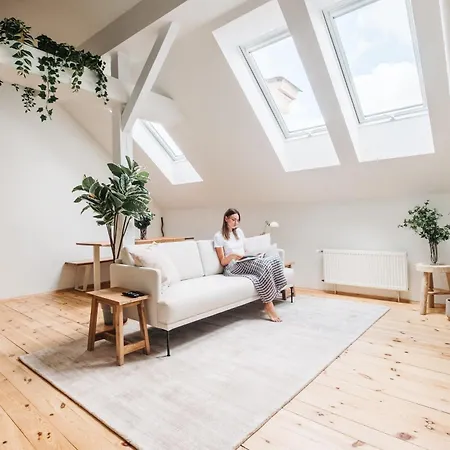Modern Sunlit Loft With A/c In Prime Location Apartment *