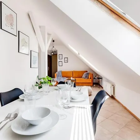 Cozy & Quiet Center Attic With Castle View - Vtub Apartment *