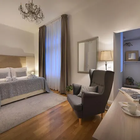 Aparthotel Little King Old Town 3*