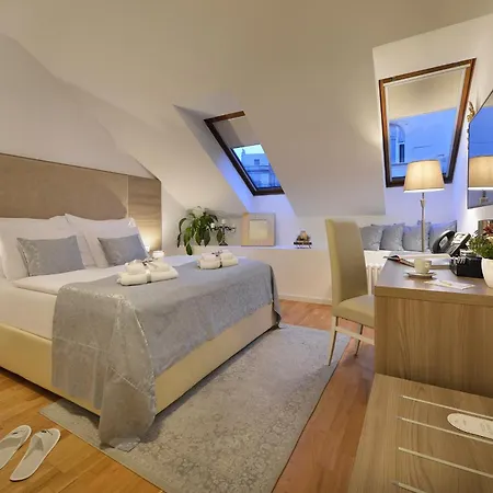 Aparthotel Little King Old Town 3*