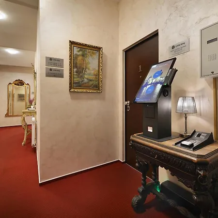 Aparthotel Little King Old Town 3*