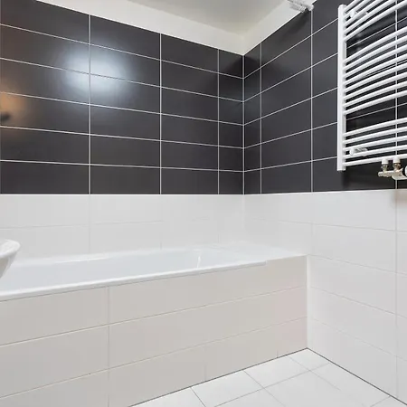 96m2 Designer Apartment, Free Garage Parking Prague