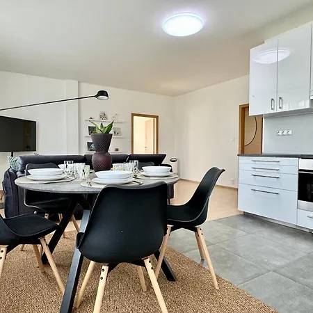 Apartment 96m2 Designer Apartment, Free Garage Parking *
