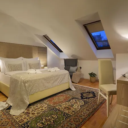 Aparthotel Little King Old Town 3*