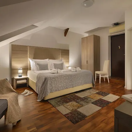 Little King Old Town Aparthotel Prag