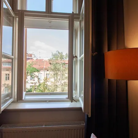 Spacious Cr Without Elevator Apartment Prague