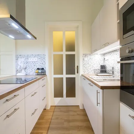 Apartment Spacious Cr Without Elevator Prague