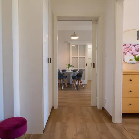 Spacious Cr Without Elevator Apartment Prague