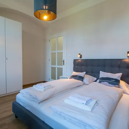 Spacious Cr Without Elevator Apartment Prague