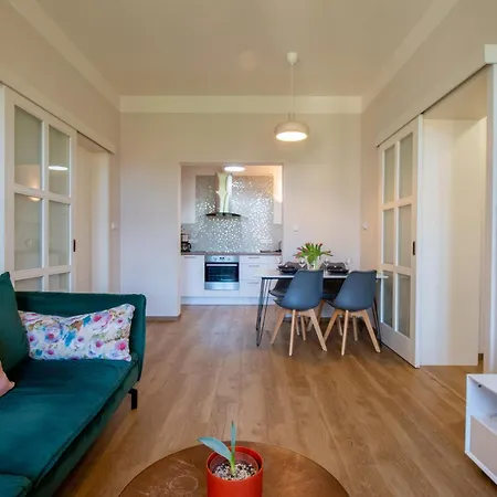 Apartment Spacious Cr Without Elevator Prague