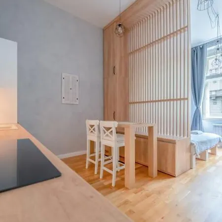 Apartment Chic Brick In Historic City By Rentez *