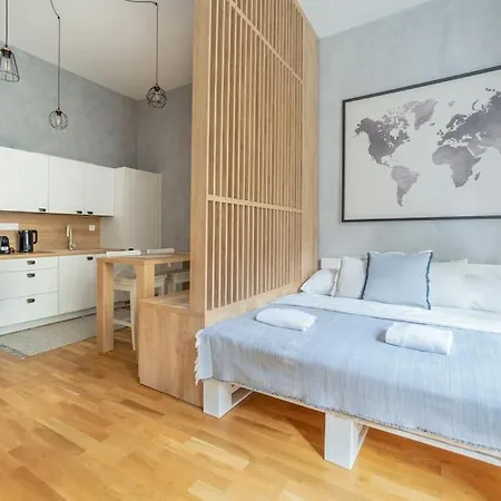 Chic Brick In Historic City By Rentez Apartment
