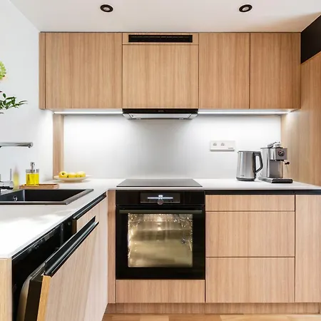 Turnkey I Charles Square * Praha