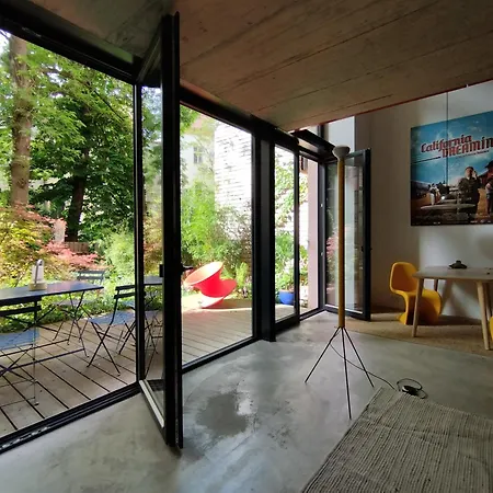 Romantic And Atypical In Prague's Montmartre