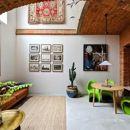 Romantic And Atypical In Prague's Montmartre Apartment *