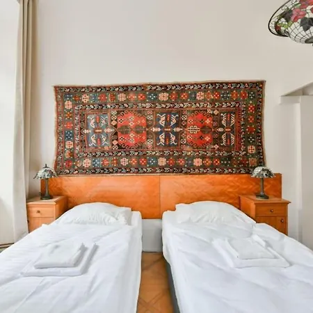 5 Single Confortable Beds At Charles Bridge * Prague