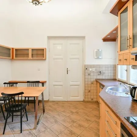 5 Single Confortable Beds At Charles Bridge Apartment