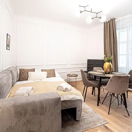 Beautifully Renovated At Lesser Town * פראג