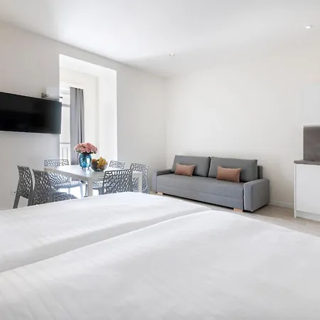Kinsky Garden And By Dwellfort Apartmanhotel