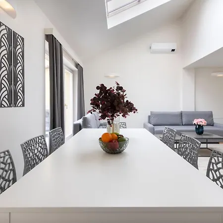 Kinsky Garden And By Dwellfort Apartmanhotel